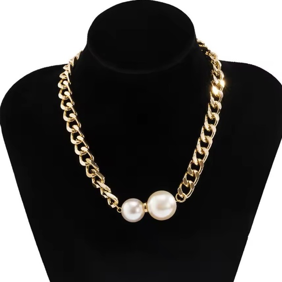 Anthropologie Jewelry - Anthropologie Ginevra Pearl Gold Chain Statement Necklace